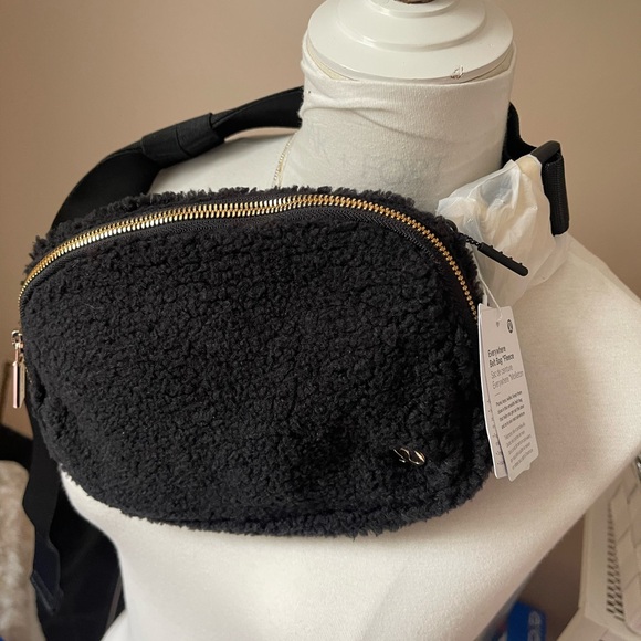 lululemon athletica Handbags - Lululemon Everywhere Fleece Belt Bag